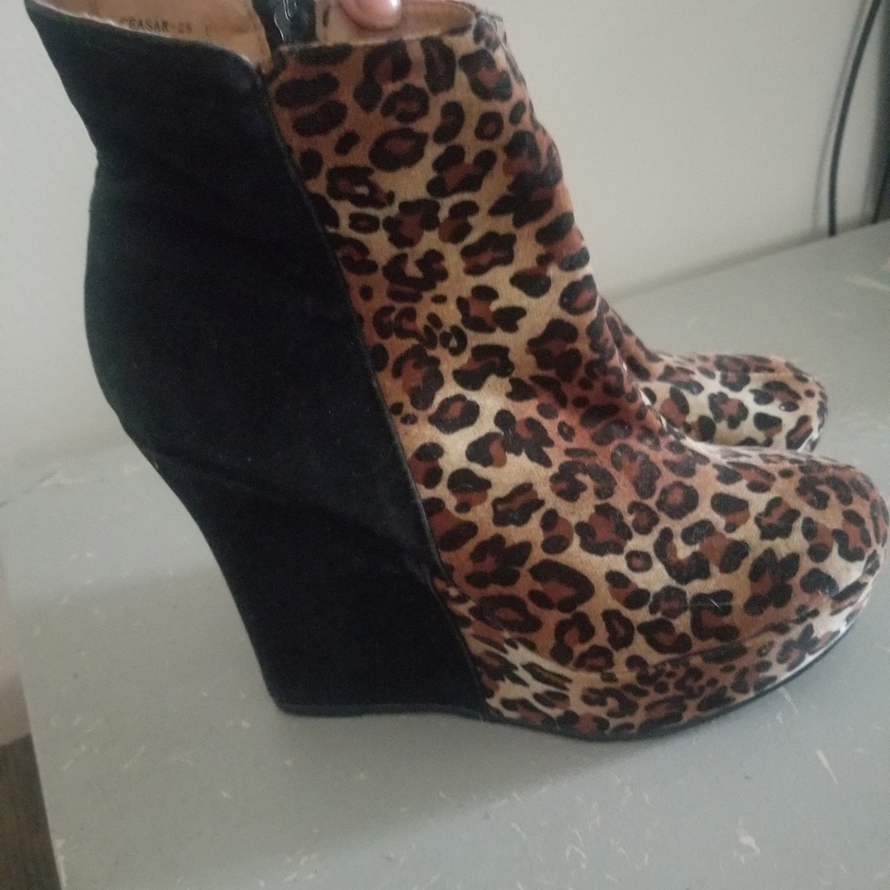 Ladies size 8 leopard ankle boots, faux fur on front,  suede back and heel